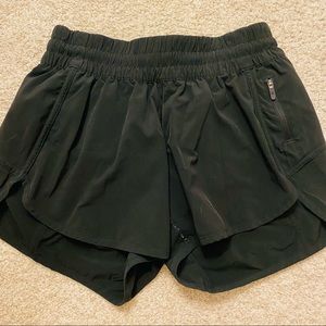 Lululemon Black Tracker Low-Rise Lined Short 4”